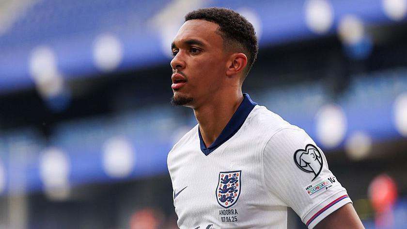 Alexander-Arnold omission ‘mind-boggling’ to Rooney