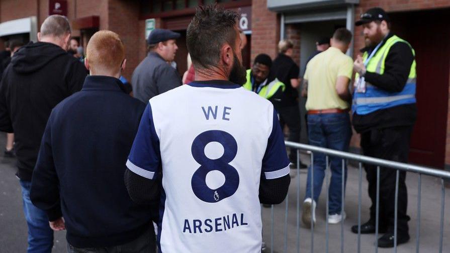 Why Spurs fans face Arsenal dilemma