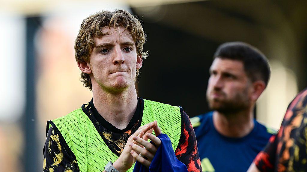 Barcelona in talks with Newcastle to sign Gordon