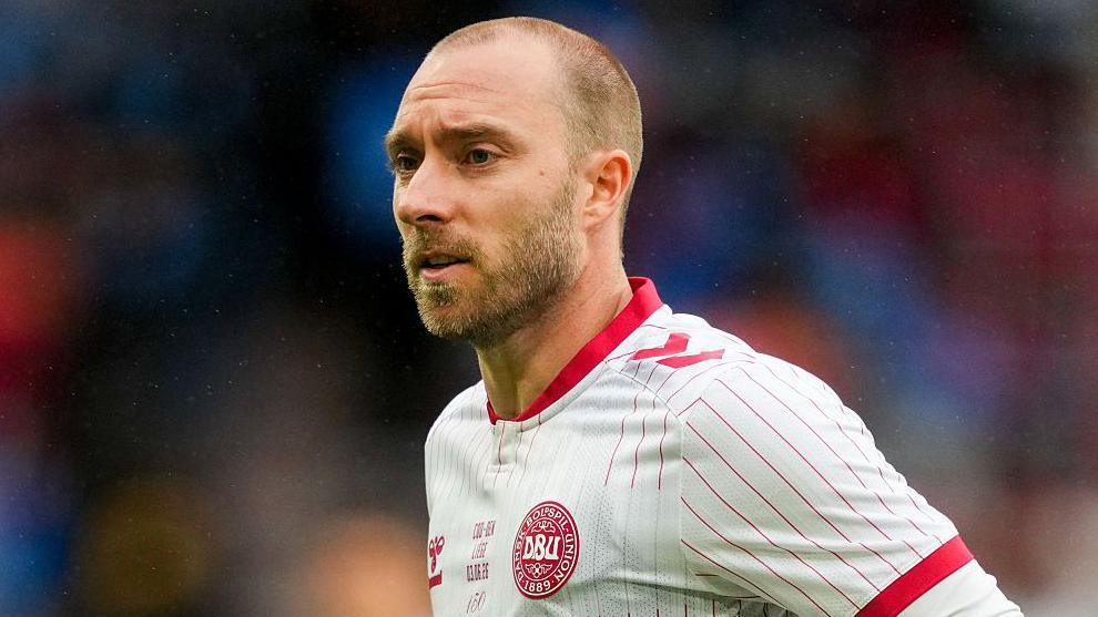 Eriksen conscious after collapsing in Denmark game