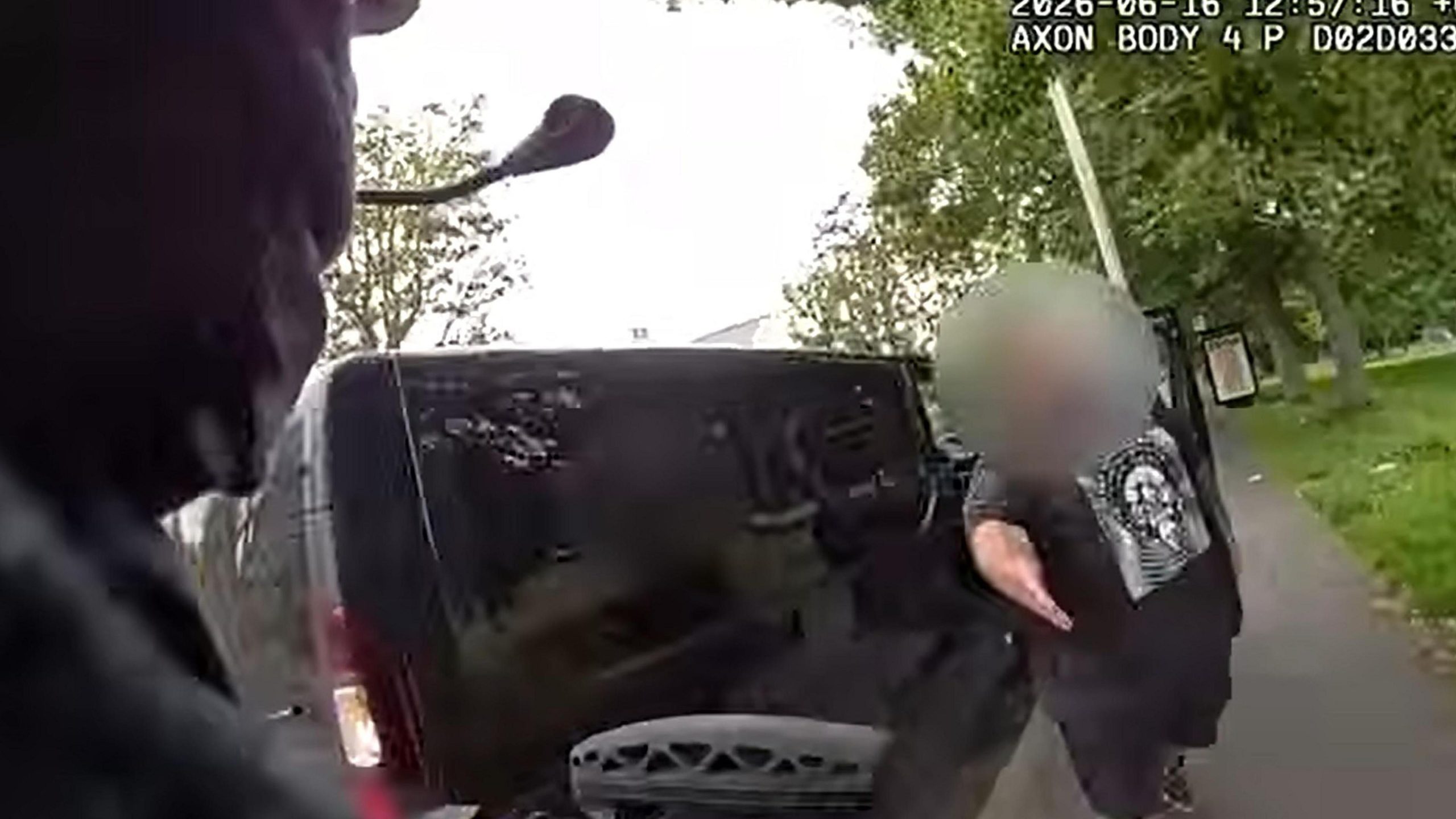 Driver gives lift to armed officer chasing suspect