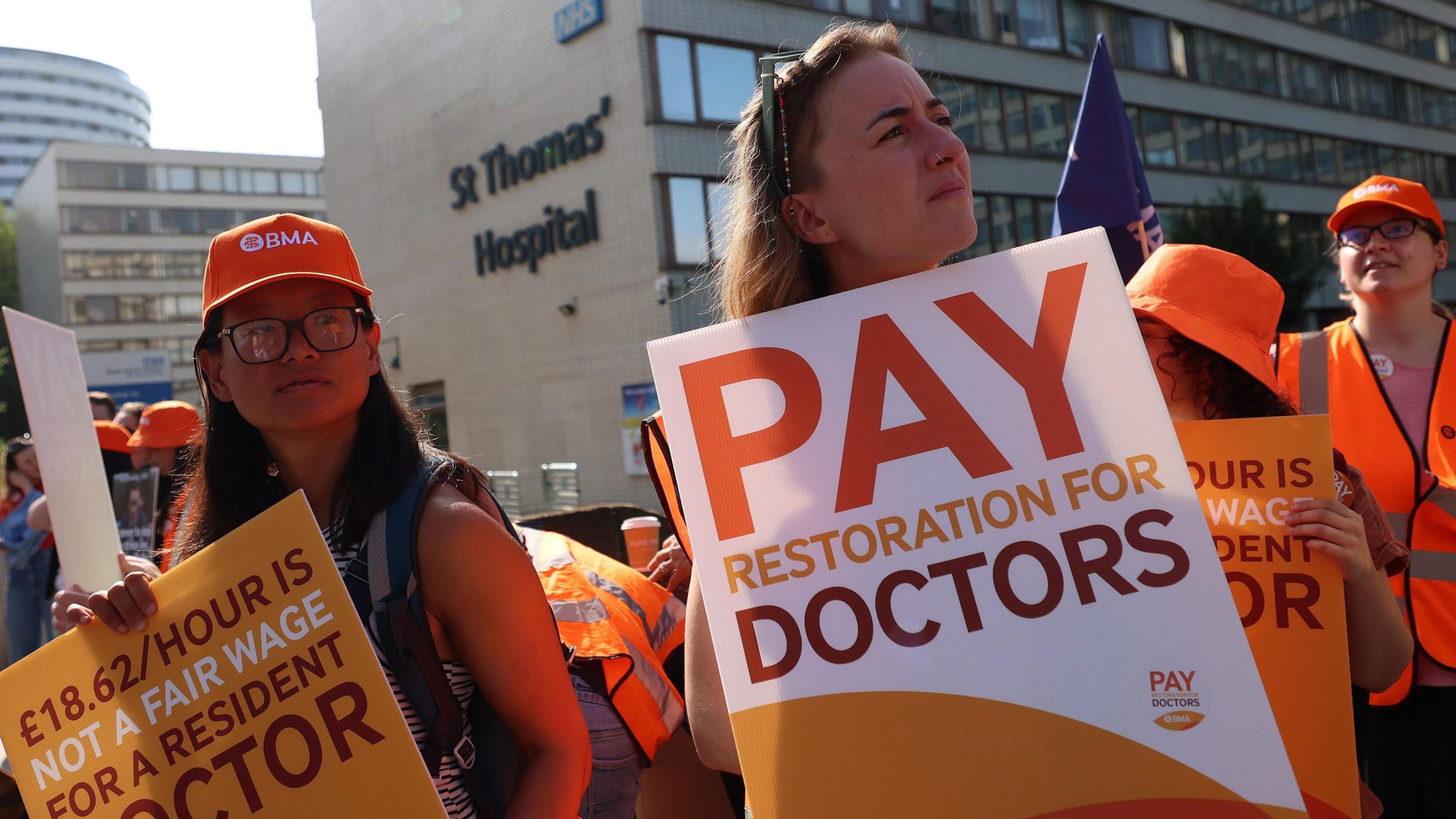 Resident doctors in England accept pay deal and end strikes