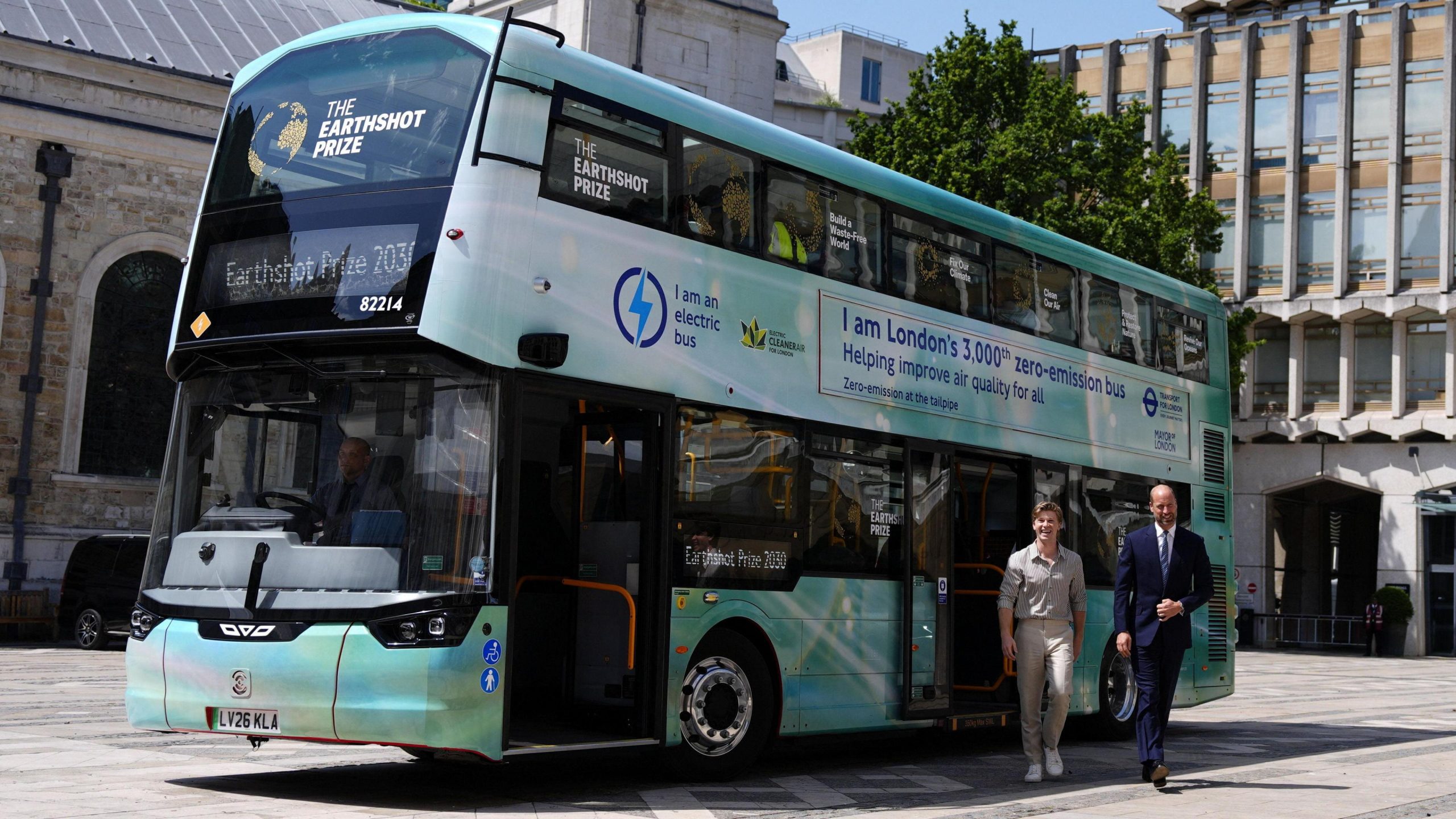 Prince William arrives by electric bus for climate event