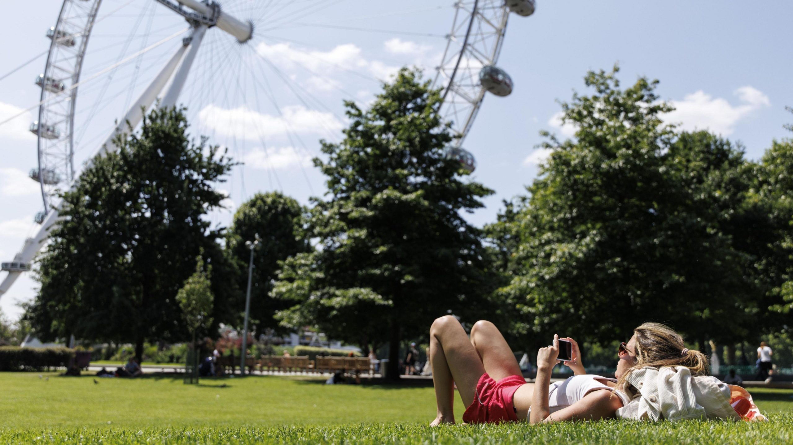 Summer warmth to return for weekend but heatwave chances fade
