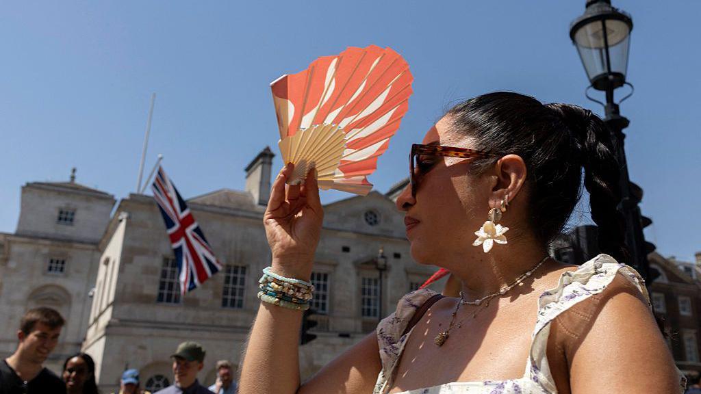 Red heat warning for south-east after UK sees warmest day of year