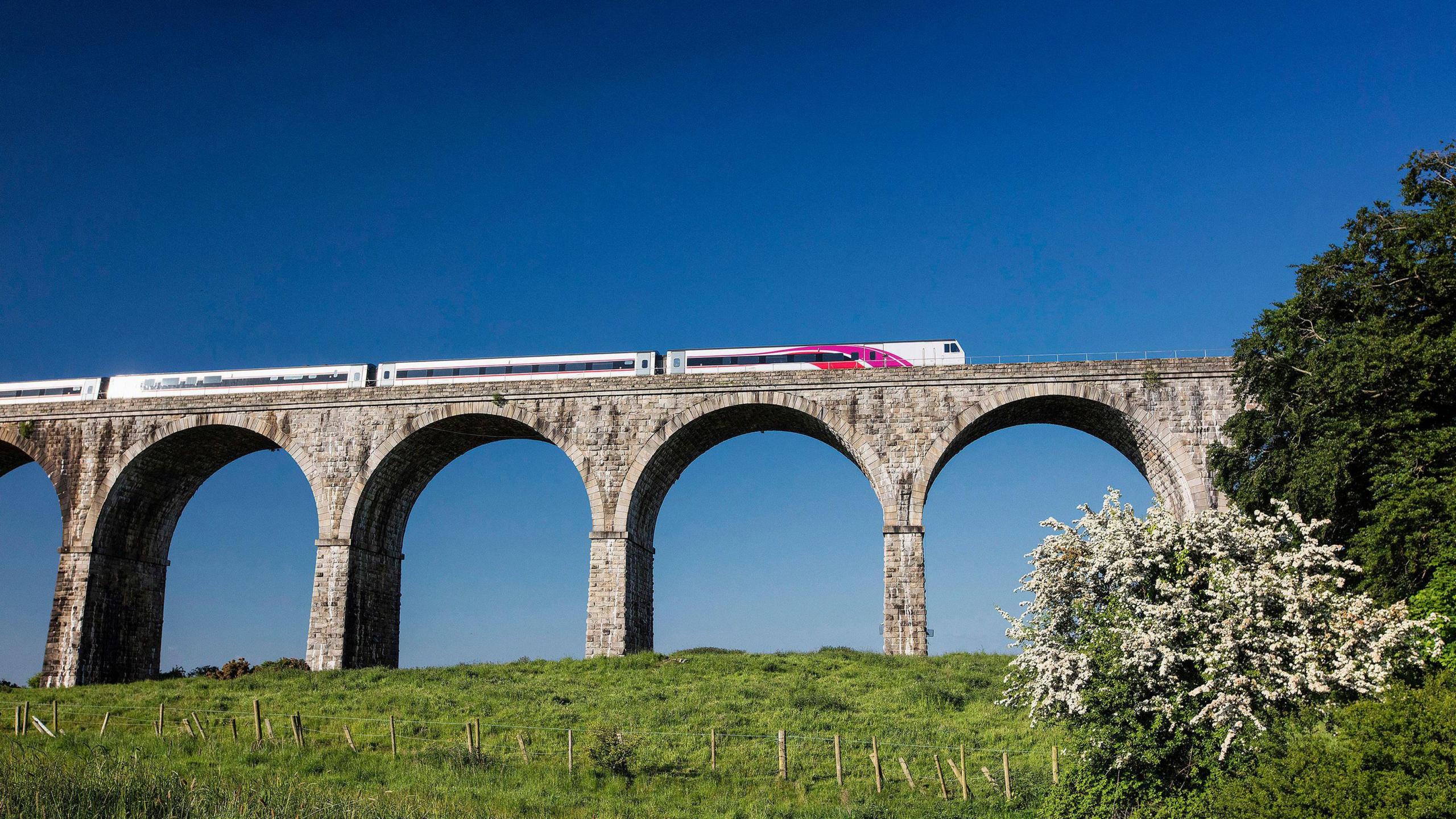 Irish government to contribute £197m to cross-border rail services