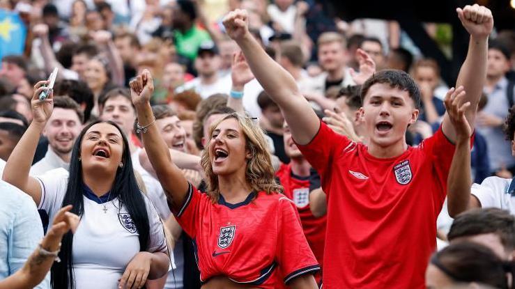 Pubs and police brace for England-Mexico 1am kick-off after Fifa U-turn