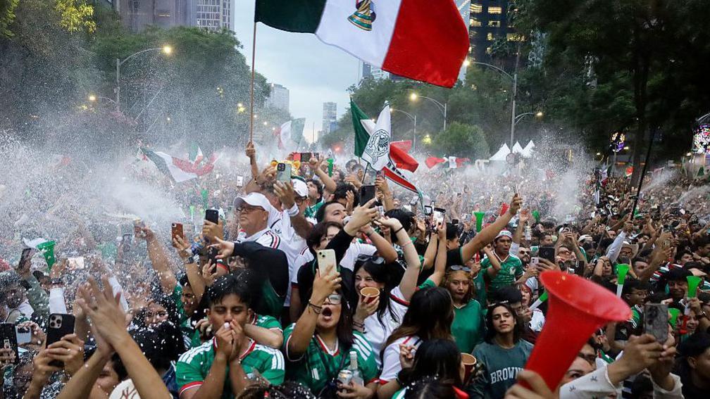 England battling history as well as Mexican nation in Azteca cauldron