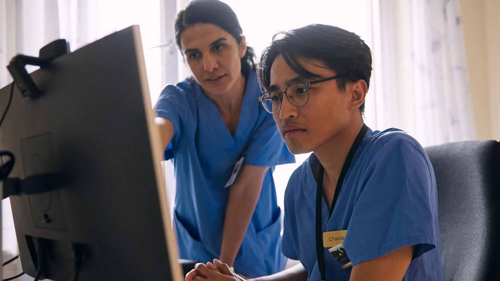 Consultants in England vote in favour of NHS strikes