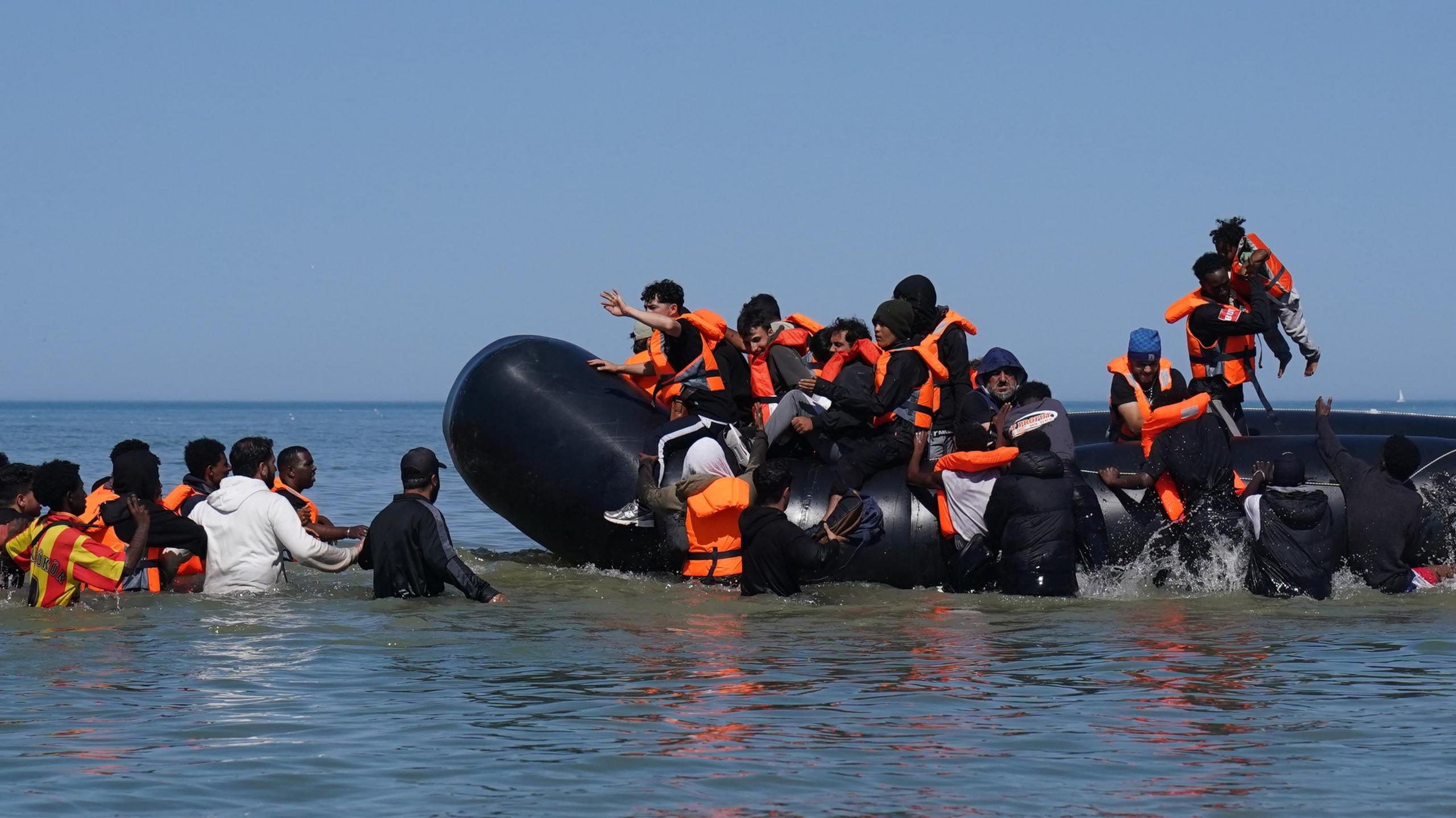 Reform says it would use Navy to stop small boats