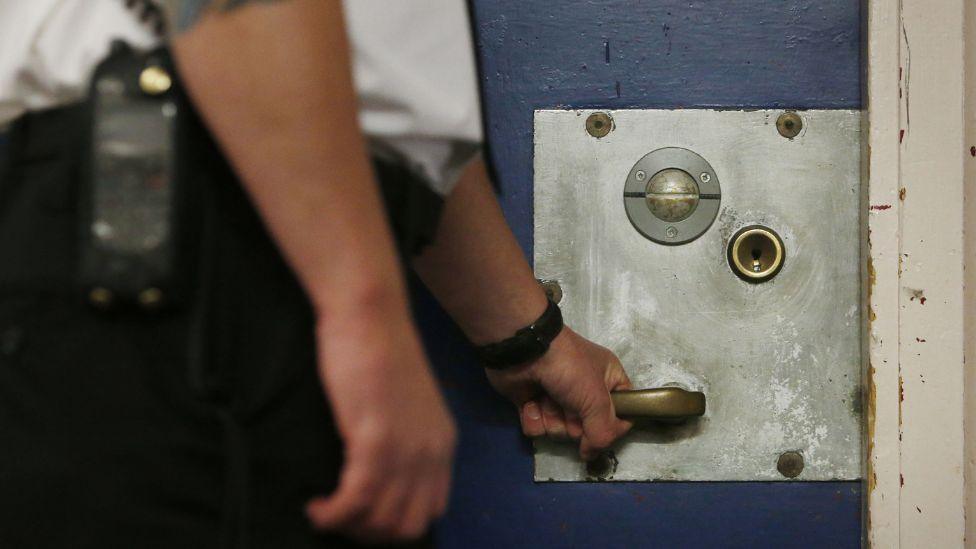 About 700 prisoners to be freed on 1 October under revised early release plans